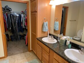 1321 Pinecrest Ln in Onalaska, WI - Building Photo - Building Photo