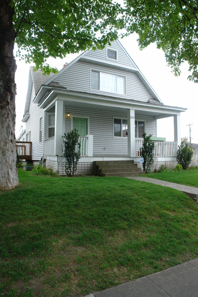 1229 W Montgomery Ave in Spokane, WA - Building Photo - Building Photo