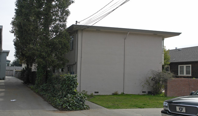 1130 Regent St in Alameda, CA - Foto de edificio - Building Photo