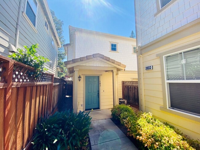 102 Hamlin Loop in Walnut Creek, CA - Building Photo - Building Photo