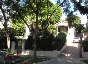 8633 W West Knoll Dr in West Hollywood, CA - Building Photo
