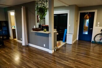 2802 NE Ocker Dr, Unit Floor 1 in Bend, OR - Foto de edificio - Building Photo