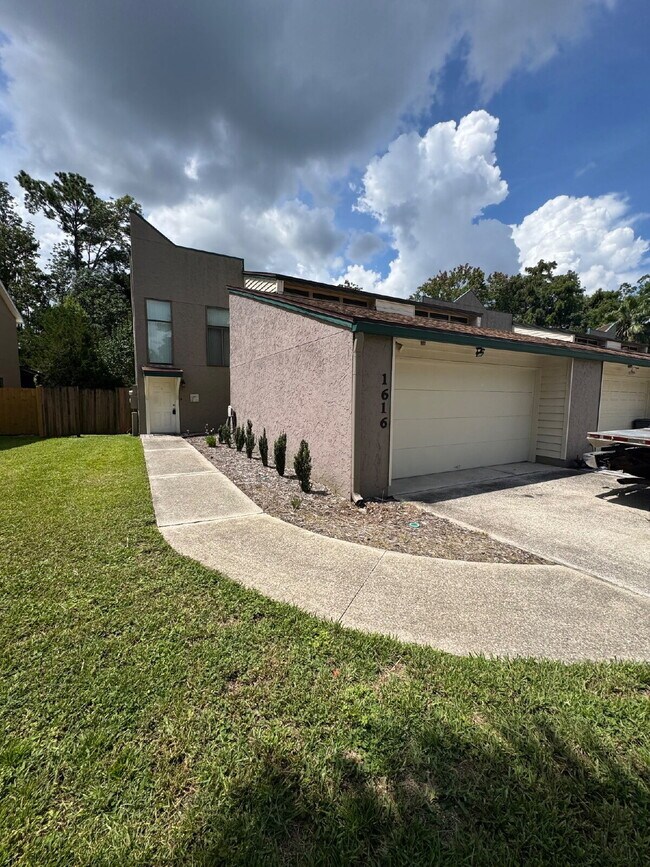 property at 1616 Mardis Pl W