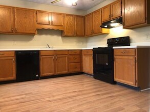 6642 Meadow Rue Dr in Norcross, GA - Foto de edificio - Building Photo