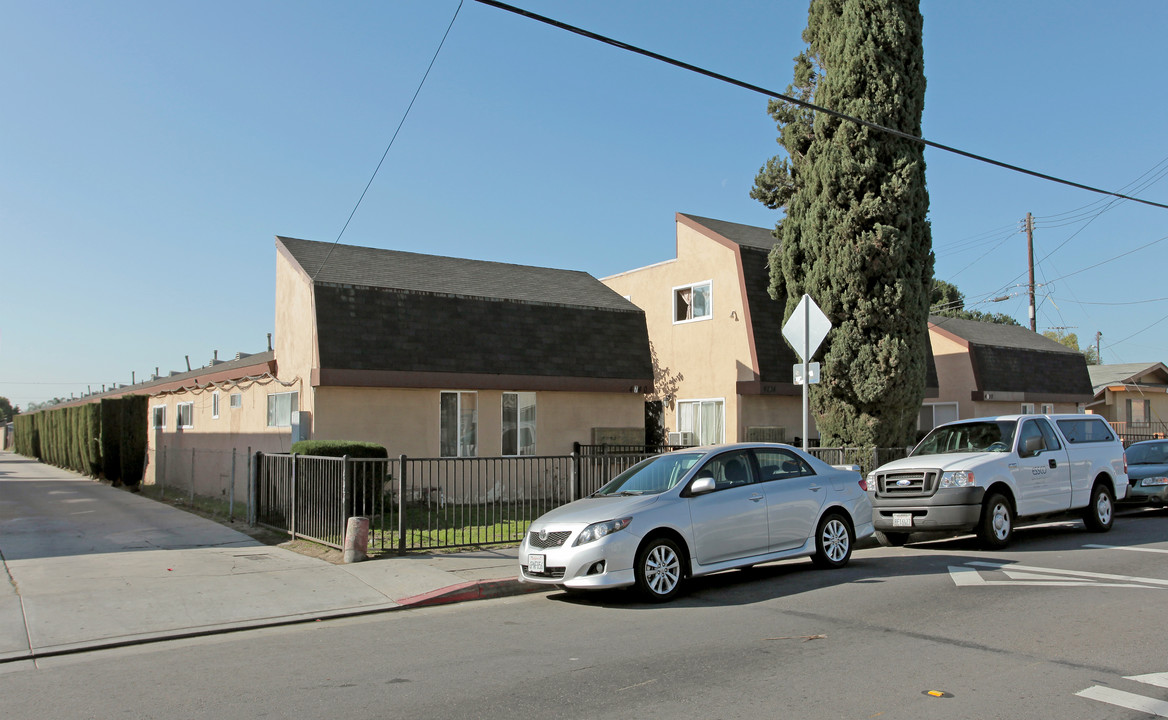 4730-4740 Elizabeth St in Bell, CA - Foto de edificio