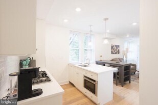 2869 28th St NW in Washington, DC - Building Photo