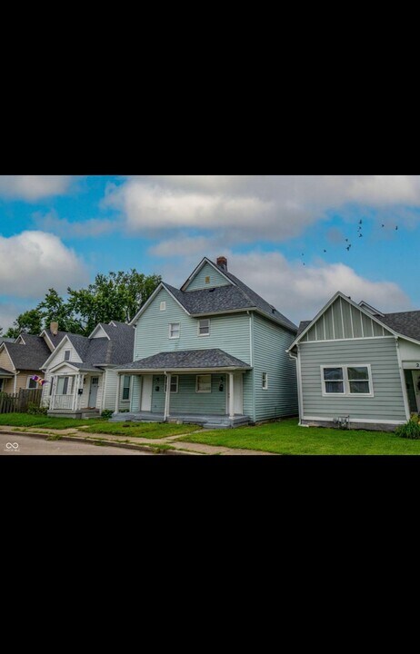 2111 Lexington Ave in Indianapolis, IN - Building Photo