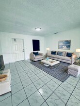 3320 SW 97th Ave in Miami, FL - Building Photo - Building Photo