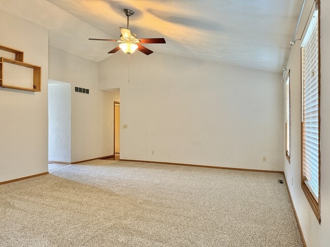 809 Wynstone Way in Rockton, IL - Building Photo - Building Photo