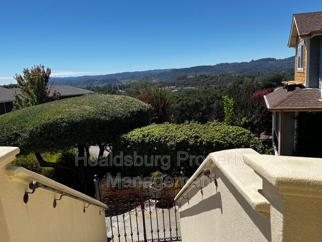 265 Cedar Cir in Healdsburg, CA - Building Photo - Building Photo
