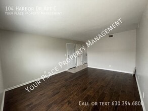 104 Harbor Dr in Oswego, IL - Building Photo - Building Photo