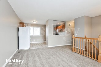 4941 Spring Forest Ln in Hazelwood, MO - Foto de edificio - Building Photo