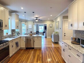 847 South St, Unit 1 in Boston, MA - Building Photo - Building Photo