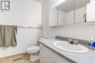 382 Fleming Dr in London, ON - Building Photo - Building Photo