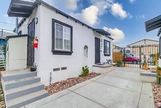4065 - 4071 Chamoune Avenue in San Diego, CA - Foto de edificio - Building Photo