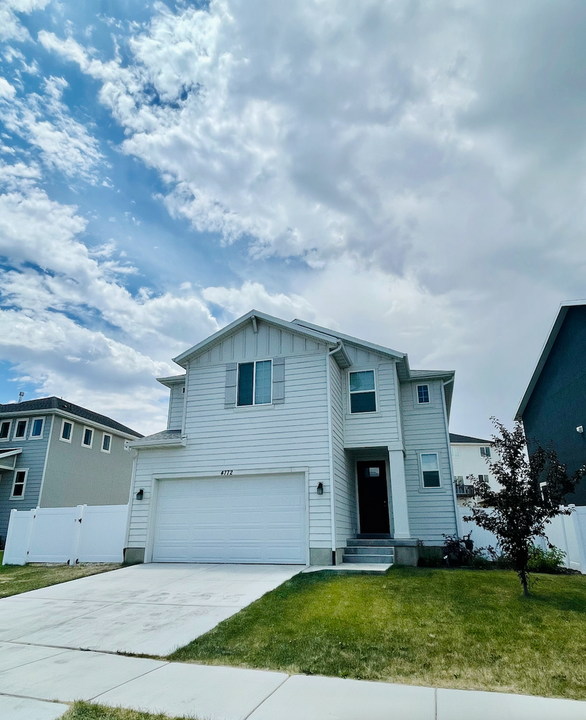 4772 Silver Ridge Rd in Eagle Mountain, UT - Building Photo