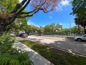 445 SW 11th St, Unit 104 in Miami, FL - Building Photo - Building Photo