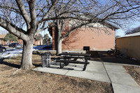 English Village Apartments in Longmont, CO - Building Photo - Building Photo