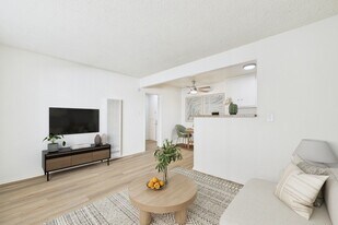 Roscoe Terrace in Canoga Park, CA - Building Photo