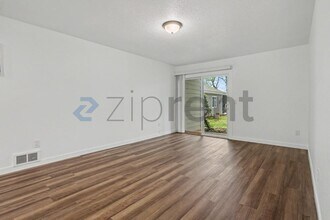 2742 SE 138th Ave in Portland, OR - Building Photo - Building Photo