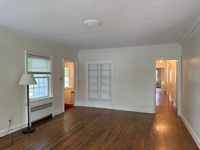 2227 E Woodstock Pl in Milwaukee, WI - Building Photo - Building Photo