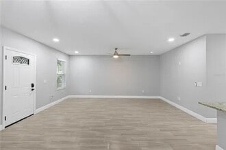 8808 N Brooks St in Tampa, FL - Building Photo - Building Photo