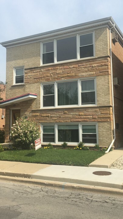 6432 W Gunnison St in Harwood Heights, IL - Building Photo