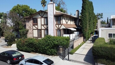 1348 N Orange Dr, Unit 2 in Los Angeles, CA - Building Photo - Building Photo