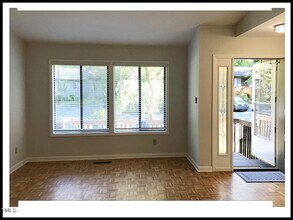 502 W Poplar Ave in Carrboro, NC - Building Photo - Building Photo