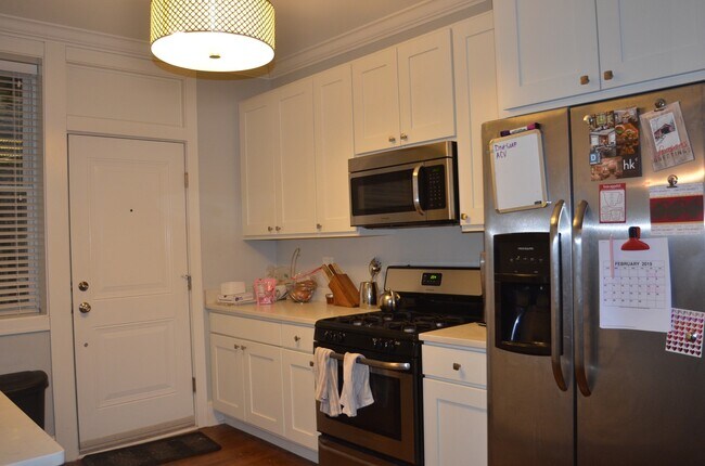 735 W Belmont Ave in Chicago, IL - Building Photo - Building Photo