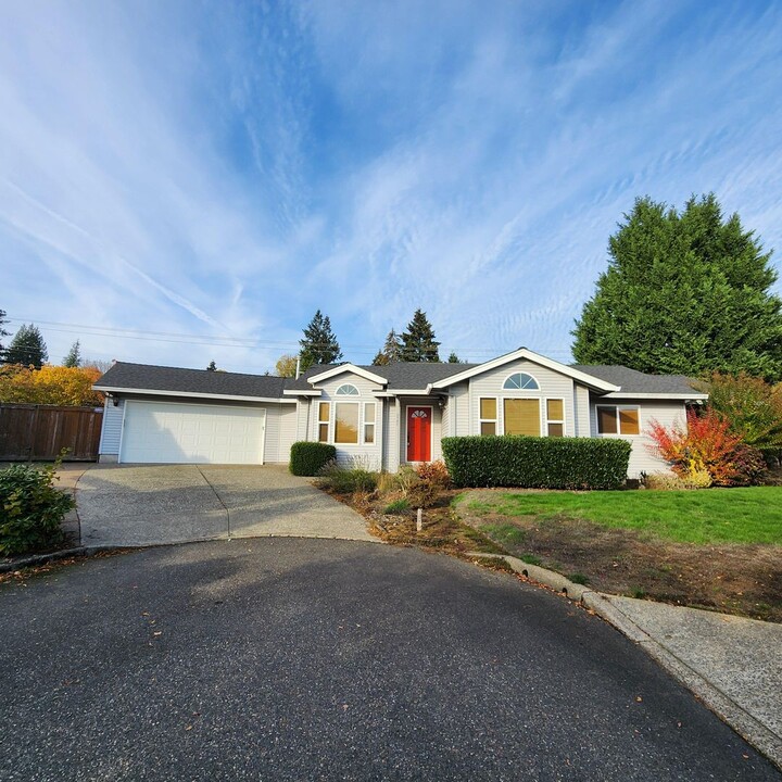 9749 SW Oaks Ln in Tigard, OR - Building Photo