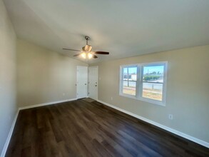 403 S Market St in Benson, NC - Foto de edificio - Building Photo