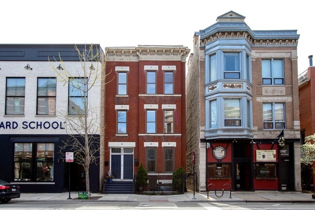 property at 1143 W Armitage Ave