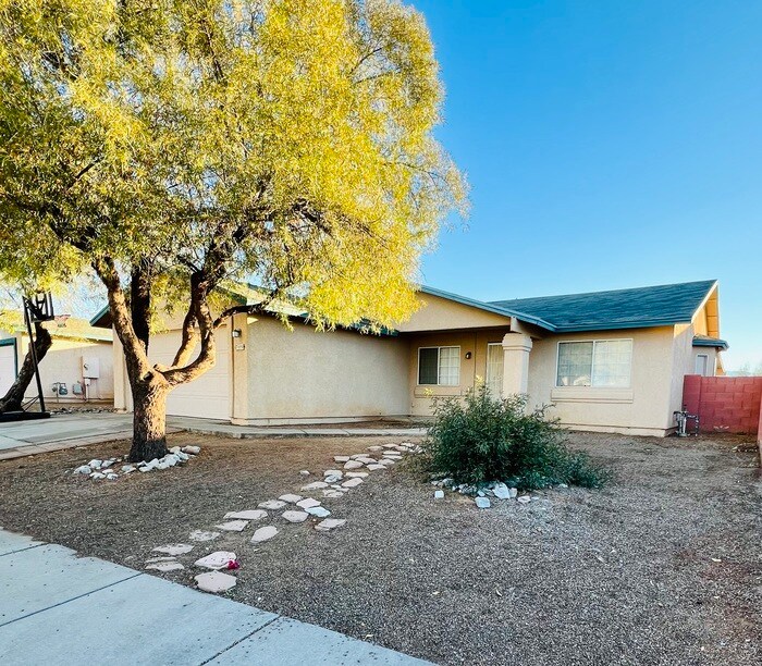 7889 S Solomon Ave in Tucson, AZ - Building Photo
