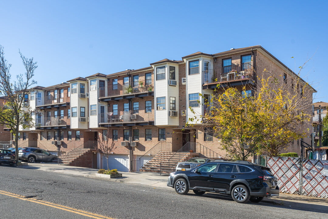 Greentree Condominium in Howard Beach, NY - Building Photo