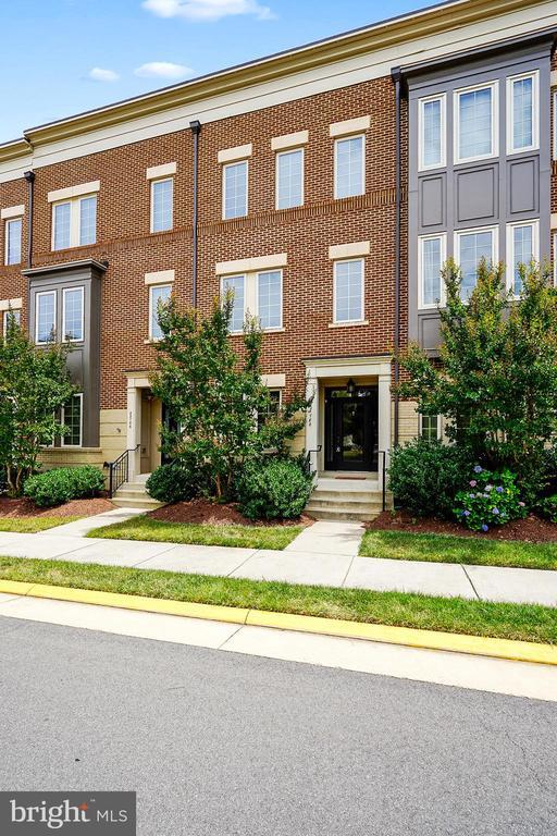 property at 22788 Sagamore Square