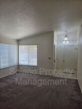 203 Catalpa Ln in Vacaville, CA - Building Photo - Building Photo
