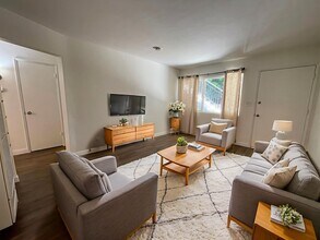 2250-54 Garnet Ave-Unit -2254 Garnet Ave in San Diego, CA - Foto de edificio - Building Photo