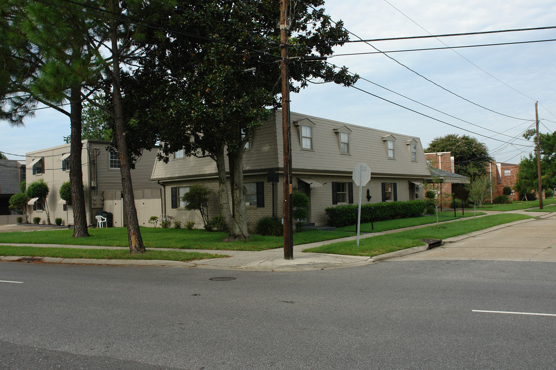 3424 Transcontinental Dr in Metairie, LA - Building Photo