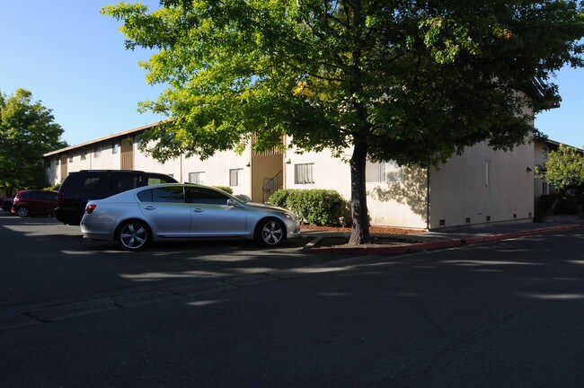 Casa De Ostas in Rohnert Park, CA - Building Photo - Building Photo