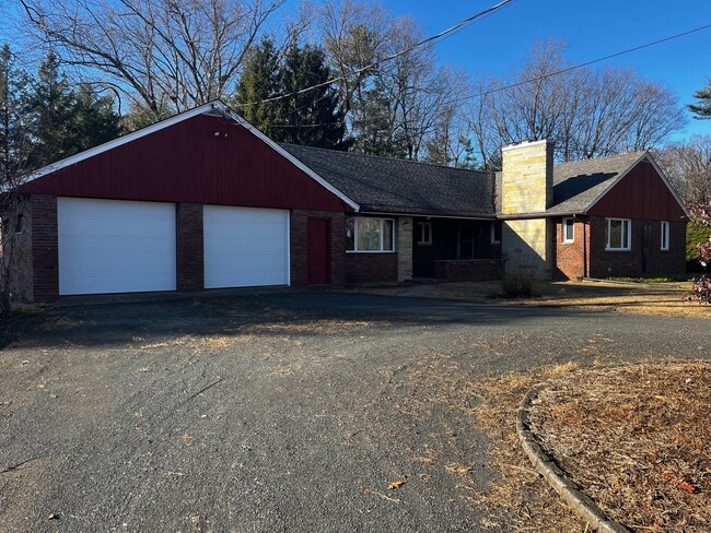 1416 Silver Ln in East Hartford, CT - Building Photo - Building Photo