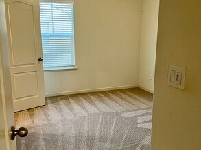 4600 Ocean Ln in Elk Grove, CA - Foto de edificio - Building Photo