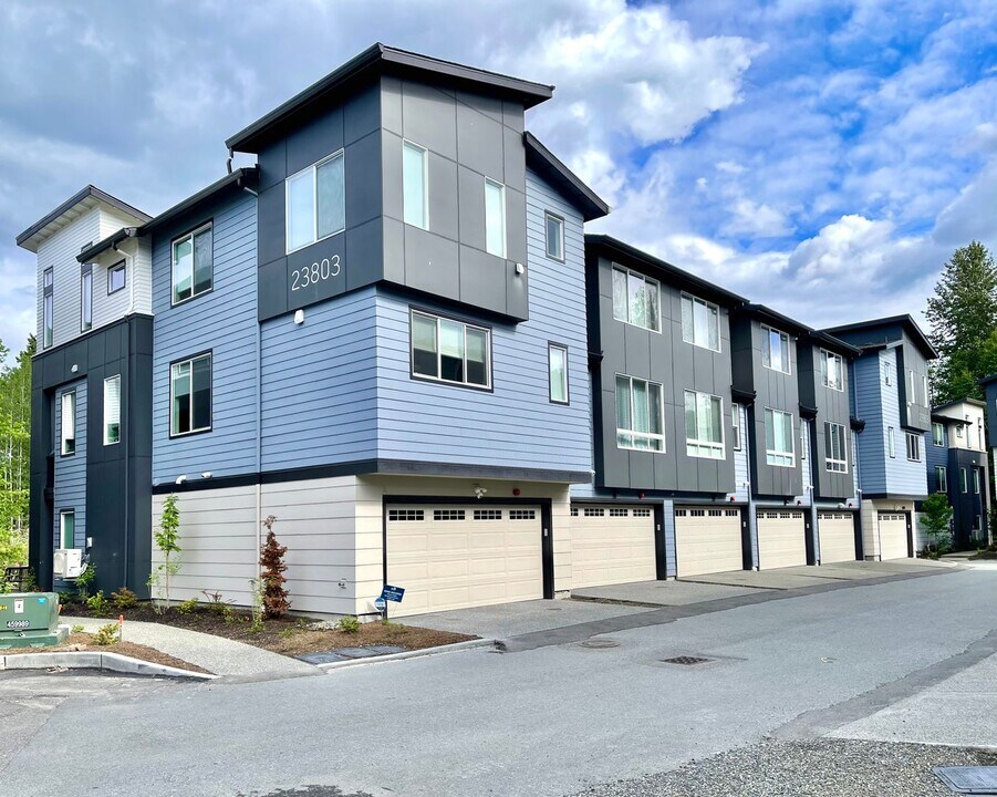 23803 7th Ave SE in Bothell, WA - Building Photo