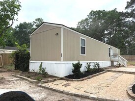 630 Oak Valley Ln in Pinehurst, TX - Building Photo