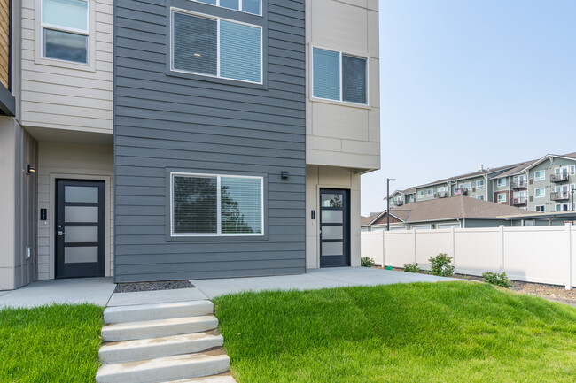 River Landing Townhome Collection in Spokane Valley, WA - Foto de edificio - Building Photo