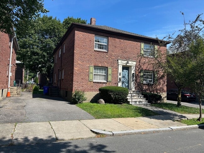 11 Beechcroft St, Unit 4
