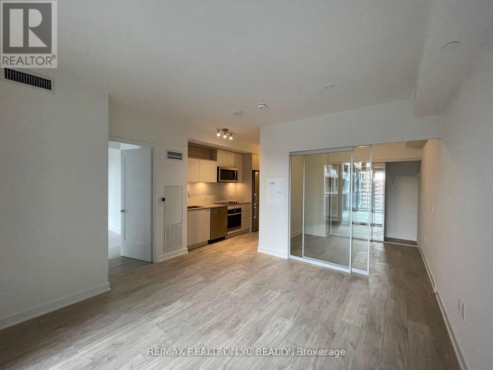 135-135 Lower Sherbourne St in Toronto, ON - Building Photo