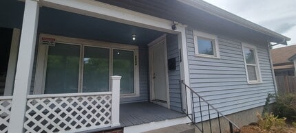 1034 NE Davis St in McMinnville, OR - Building Photo - Building Photo