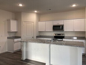 2640 Salado Creek Ln in Glenn Heights, TX - Building Photo - Building Photo