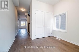 77 Renfrew Trl in Welland, ON - Building Photo - Building Photo